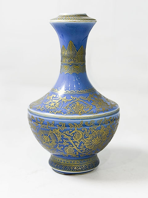 天蓝釉描金缠枝花卉赏瓶